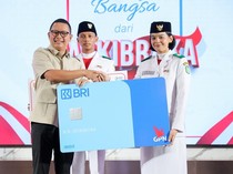 Wakili Kalbar di Paskibraka, Celine-Rafi Terima Apresiasi Dana Pendidikan