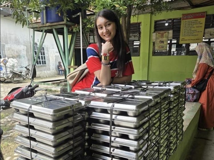 Momen Ayu Zhafira, Finalis Miss Norway 2026 saat Bagikan MBG hingga Kulineran