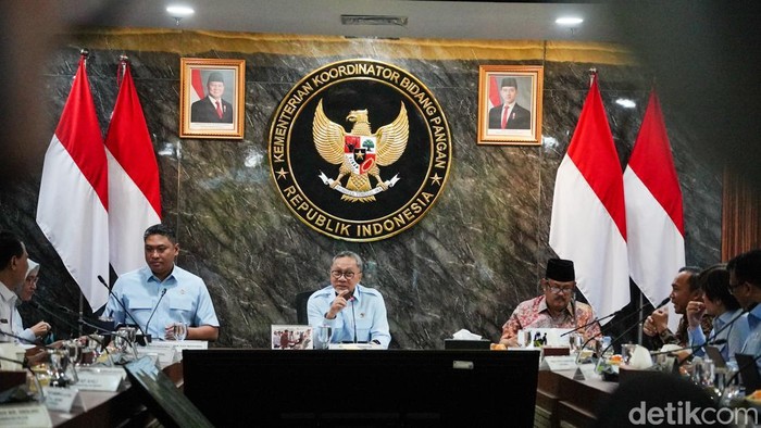 BGN telah menutup 455 dapur MBG hingga Rabu (26/06/2026). Hal ini disampaikan pada Rapat Koordinasi Terbatas Penyelenggaraan MBG di Kantor Kementerian Koordinator Bidang Pangan, Jakarta Pusat.