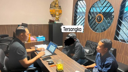 BA saat diamankan di Bandara I Gusti Ngurah Rai. (Dok. Polda Bali)