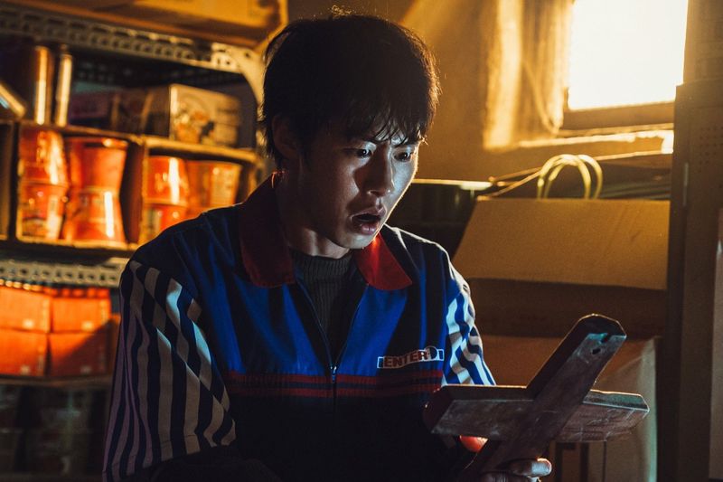 Dead-End Job (Netflix) Adegan dalam drama Korea terbaru Netflix Dead-End Job diperankan Lee Jae Wook.