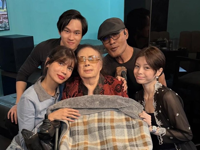 Ibu Deddy Corbuzier meninggal dunia.