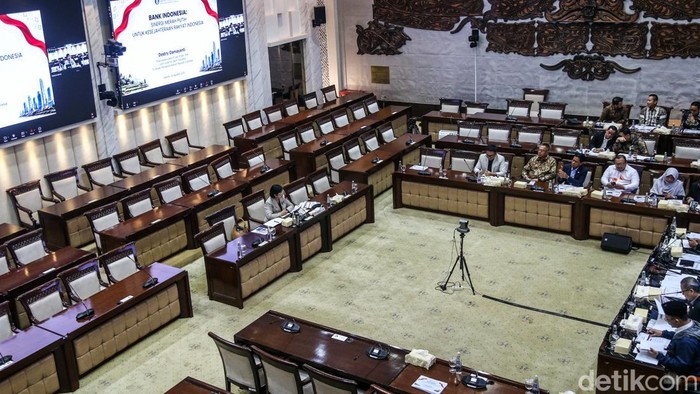 Komisi XI DPR RI menggelar uji kelayakan dan kepatutan (fit and proper test) terhadap Destry Damayanti sebagai calon Gubernur BI di Ruang Rapat Komisi XI DPR, Jakarta, Rabu (26/8/2026). Uji kepatutan yang dimulai pada pukul 11.00 WIB tersebut dipimpi