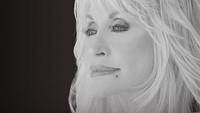 Dolly Parton Meninggal, Trump Perintahkan Kibarkan Bendera Setengah Tiang