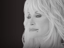 Dolly Parton Meninggal, Trump Perintahkan Kibarkan Bendera Setengah Tiang