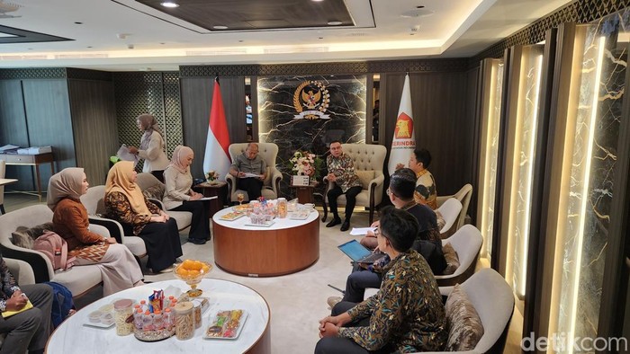 DPR Terima Perwakilan Guru Non-ASN