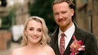 Evanna Lynch berterima kasih ke semua orang atas ucapan dan doa terkait pernikahannya. Terima kasih kepada semuanya atas ucapan dan pesan yang indah hari ini. Sungguh luar biasa rasanya, dalam arti yang positif! Saya akan berbagi lebih banyak lagi besok, tulisnya. (Foto: dok Instagram evannalynch / camillajoyphotography)