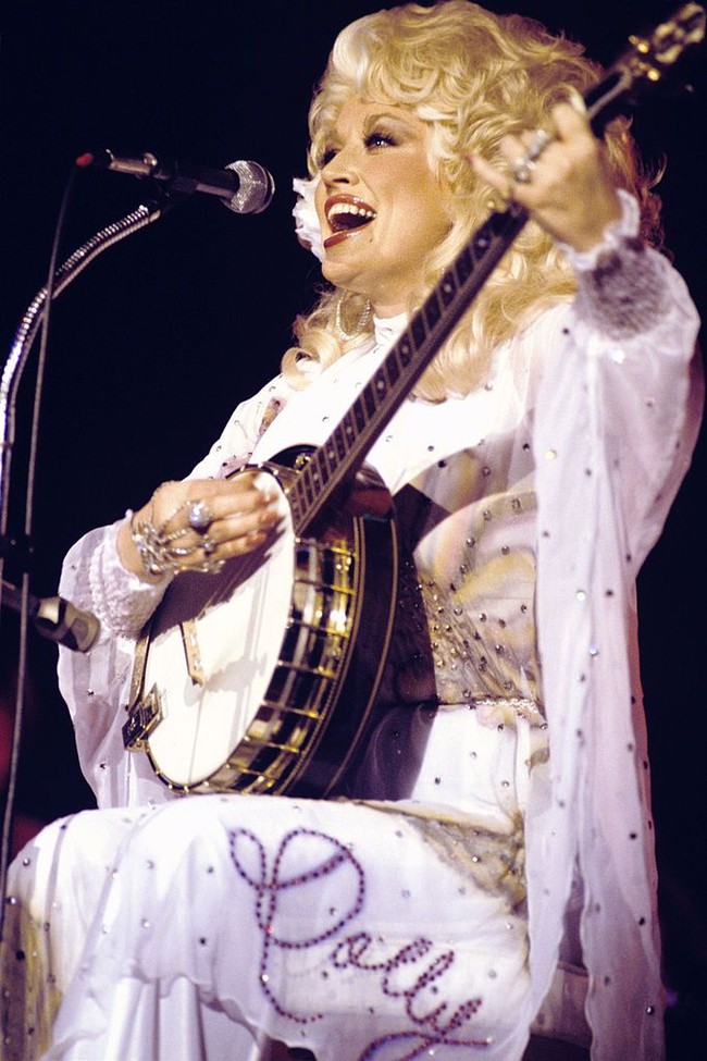 foto-gaya-ikonis-dolly-parton-ratu-country-wafat-dalam-usia-80-tahun