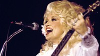 Foto: Gaya Ikonis Dolly Parton, Ratu Country Wafat dalam Usia 80 Tahun