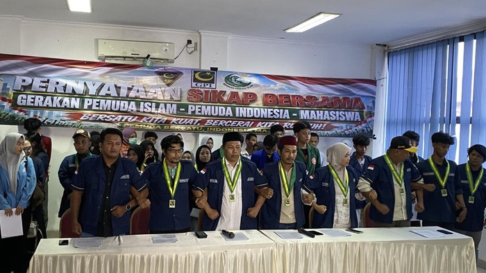 Kelompok pemuda mengatasnamakan Gerakan Pemuda Islam (GPI) mengajak seluruh warga untuk tidak terprovokasi aksi demo pada 27 Agustus 2026, di kantor KNPI, Velodrome, Jakarta Timur, Rabu (26/8/2026).