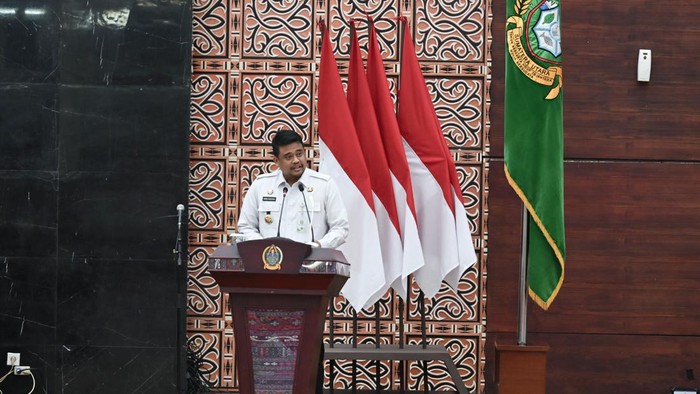 Gubernur Sumatera Utara (Sumut) Bobby Nasution menyampaikan penjelasan terhadap Rancangan Peraturan Daerah (Ranperda) tentang Perubahan Anggaran Pendapatan dan Belanja Daerah (APBD) Provinsi Sumatera Utara Tahun Anggaran 2026 pada Rapat Paripurna DPRD Provinsi Sumatera Utara, di Gedung DPRD Sumut, Jalan Imam Bonjol, Medan, Rabu (26/8/2026).