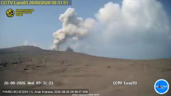 Gunung Anak Krakatau mengalami erupsi lagi hari ini