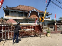 Wabup Lombok Barat Minta Kantor Desa Kebon yang Disegel Warga Dibuka