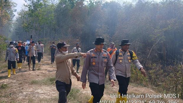Kapolres OKU Timur Polda Sumsel AKBP Lalu Hedwin Hanggara bersama jajaran Forkopimda dan instansi lintas sektoral terus bersinergi menangani