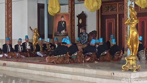 Keraton Solo Suasana wilujengan dan Grebeg Maulid yang digelar kubu Paku Buwono XIV Mangkubumi di Keraton Solo, Rabu (26/8/2026).