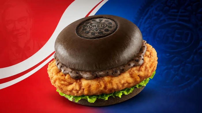 KFC Bikin Burger Oreo, Ada Ayam Goreng hingga Remahan Biskuit!