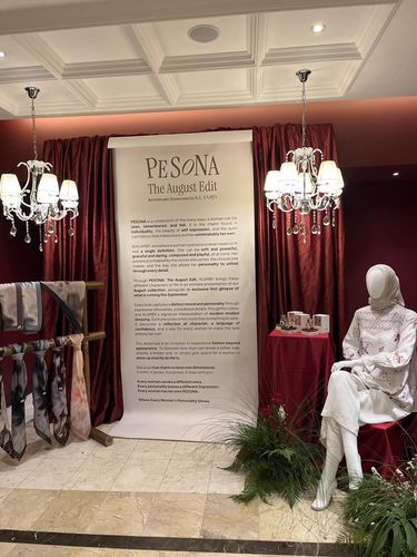 Koleksi bertajuk Pesona dari brand hijab dan busana, Klamby mengangkat keindahan budaya Melayu dan Songket Palembang, menghadirkan gaya busana feminin yang relevan bagi lintas generasi (24/8/2026) di Le Nusa, Jakarta Selatan.