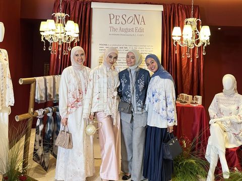 Koleksi bertajuk Pesona dari brand hijab dan busana, Klamby mengangkat keindahan budaya Melayu dan Songket Palembang, menghadirkan gaya busana feminin yang relevan bagi lintas generasi (24/8/2026) di Le Nusa, Jakarta Selatan.