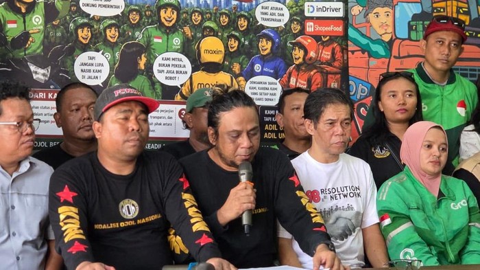 Koalisi Ojol Nasional (KON) mengimbau para pengemudi ojek online (ojol) agar tidak terprovokasi informasi bohong yang beredar di media sosial terkait aksi pada 27 Agustus 2026.