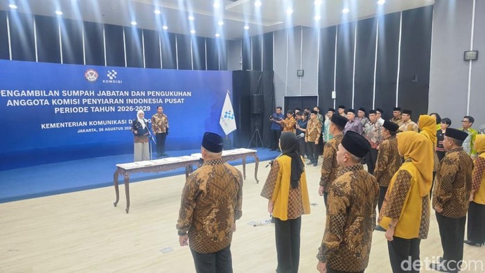 Pengambilan Sumpah Jabatan dan Pengukuhan Anggota KPI Pusat Periode 20262029 di kantor Kementerian Komunikasi dan Digital (Komdigi), Jakarta, Rabu (26/8/2026).