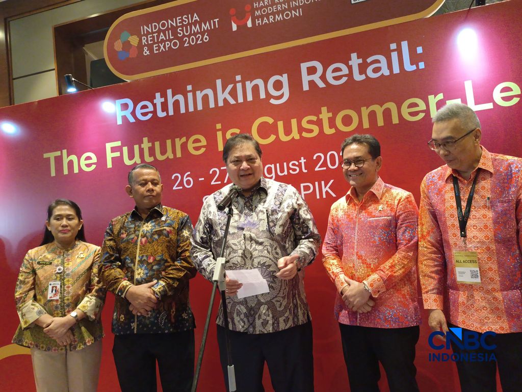 Menteri Koordinator bidang Perekonomian Airlangga Hartarto bersama Menteri Perdagangan Budi Santoso saat konferensi pers di Swissotel PIK Avenue, Jakarta, Rabu (26/8/2026). (CNBC Indonesia/Martyasari Rizky)