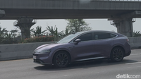 Mobil Diduga EV Huawei-Chery Beredar di Jalanan Jakarta