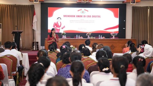 Para orang tua sedang diberi bimbingan teknis tentang pola asuh anak di Gianyar, Kamis (26/8/2026). (Dok Pemkab Gianyar).