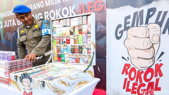 Pemusnahan 43,2 juta batang rokok ilegal di Kota Surabaya