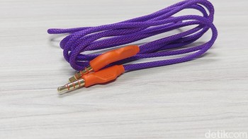 Ini adalah kabel audio 3,5 mm yang memiliki panjang 1,5 m. Foto: Panji Saputro/detikINET