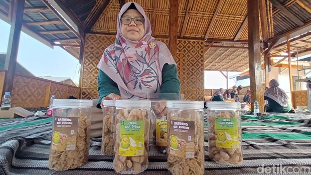 Pengolahan Limbah Durian di Alasmalang Banyumas Warga Alasmalang, Banyumas olah kulit dan biji durian menjadi olahan makanan, Rabu (26/8/2026)