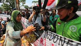 Persiapan Massa AMPB Jelang Aksi Damai di Depan Gedung DPR