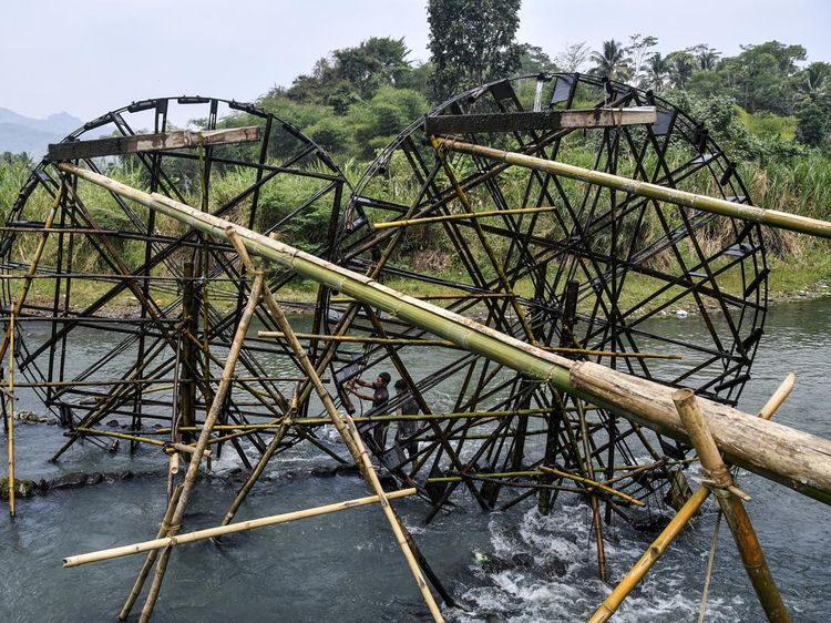 Petani Tasikmalaya Bertahan di Tengah Kemarau dengan Kincir Air