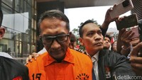 KPK Sita Rp 2,8 M Disimpan di Plafon Rumah Pejabat Bea Cukai Gatot Heroe