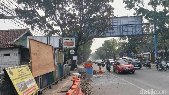 Proyek BRT di Jalan Jakarta.