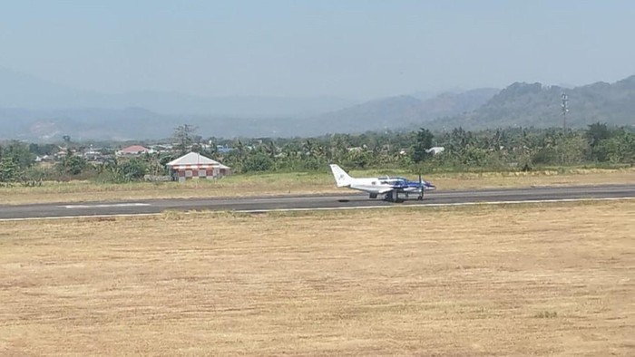 PT VAST Intra Avia (pesawat surveillance) rute Makassar tujuan Surabaya mengalami kendala teknis di Bandara Sultan Hasanuddin.