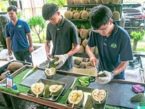 Keren! Pemuda 22 Tahun Bikin Bisnis Durian Keluarga Go Global