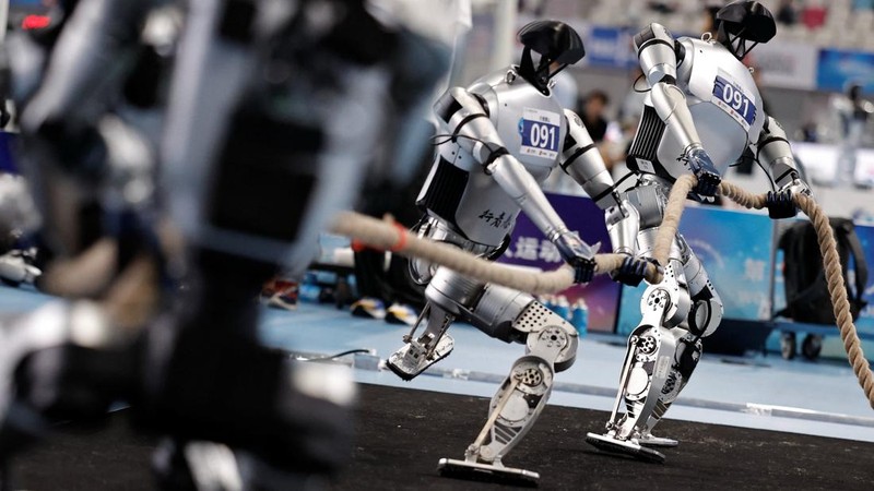 Humanoid robots by Yobotics compete in a tug-of-war contest during the 2026 World Humanoid Robot Games at the National Speed Skating Oval in Beijing, China, August 25, 2026. REUTERS/Tingshu Wang