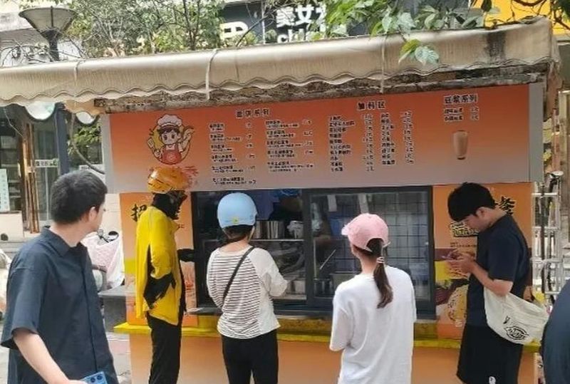 Selipkan Uang di Pesanan Bocah yang Sedang Kemoterapi, Penjual Pancake Ini Jadi Laris