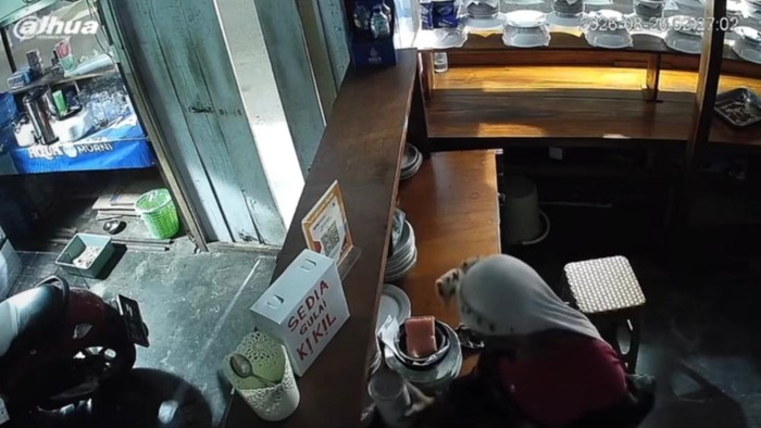 Tangkapan layar ODGJ curi uang di Warteg Kuningan