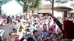 Melihat Keseruan Tradisi Tebar Koin di Ponorogo