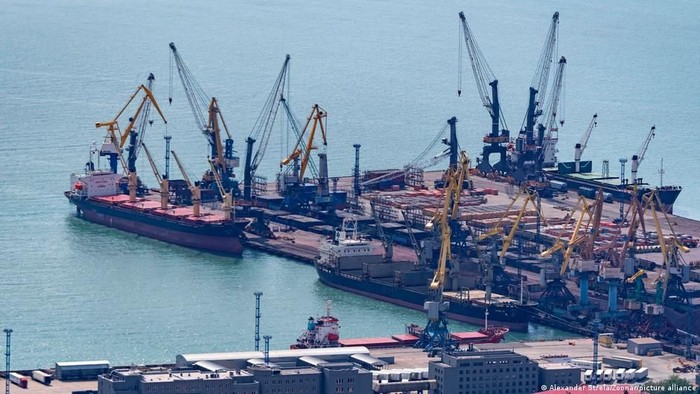 Ukraina Bidik Ekspor Minyak dan Gandum Rusia di Laut Hitam