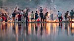 Warga Kaili Bakar Persembahan Kertas Jelang Festival Zhongyuan
