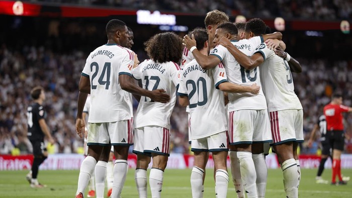 MADRID, SPAIN - AUGUST 26: Kylian Mbappe of Real Madrid celebrates with his teammates after scoring a goal during the LaLiga EA Sports 2026/27 match between Real Madrid and Real Sociedad at Estadio Santiago Bernabeu on August 26, 2026 in Madrid, Spain. (Photo by Antonio Villalba/Real Madrid via Getty Images)