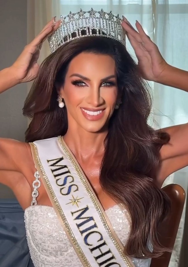 Kemenangan di kontes kecantikan lokal tak menyurutkan langkahnya. Amber terus melaju hingga dinobatkan sebagai Miss Michigan USA 2026 dan menjadi finalis Miss USA 2026. Foto: Dok. Instagram @amber.uhler