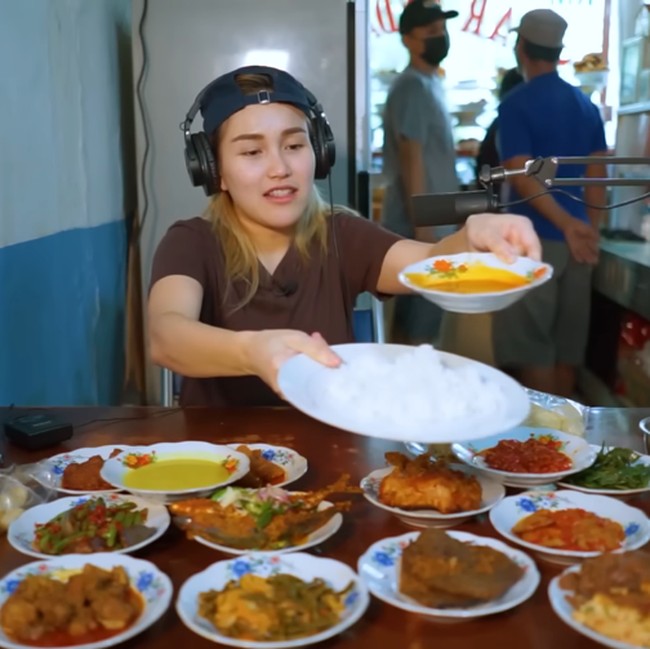 Heboh Ayu Ting Ting Pindah ke Jaksel, Ini Momennya saat Kulineran di Depok!