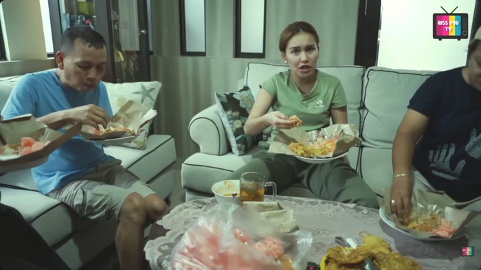 Ayu Ting Ting kulineran di Depok