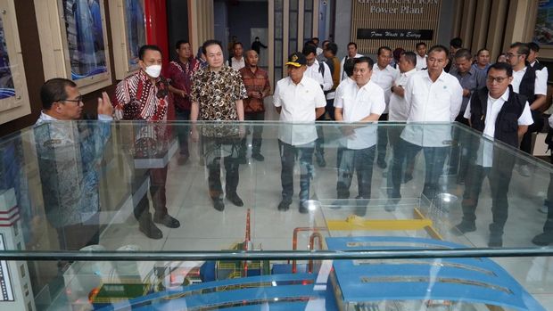Badan Pemeriksa Keuangan (BPK) memulai pemeriksaan tematik nasional atas ketahanan daya dengan melakukan kunjungan lapangan pemeriksaan keahlian pembukaan di Tempat Pemrosesan Akhir (TPA) Benowo, Surabaya, Jumat (21/8). (Dok. BPK RI)