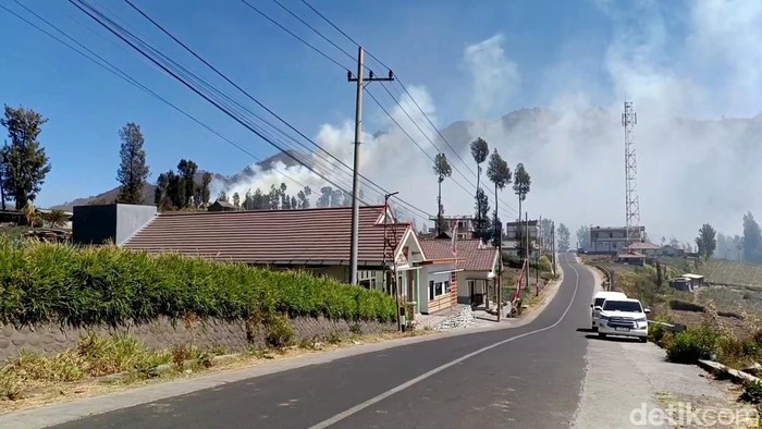 Bromo kembali terbakar