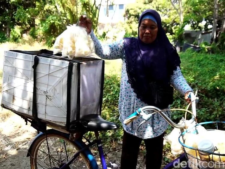 Perjuangan Janda Penjual Kerupuk di Probolinggo, Kini Tak Lagi Terima Bansos