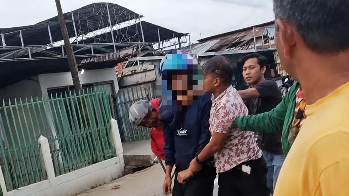 Diduga pelaku pencurian kepergok diamankan warga